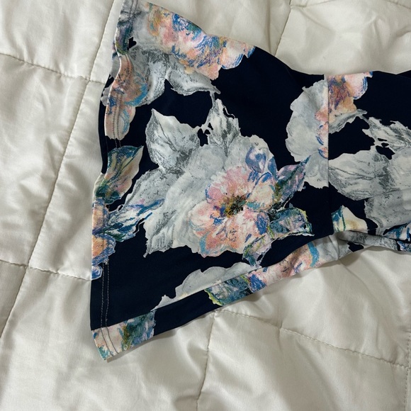 Karen Kane 1x size blouse blue with flowers beautiful pre-owned - Picture 5 of 10